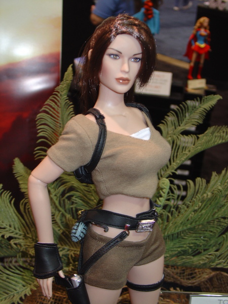 lara-croft-tonner2.JPG