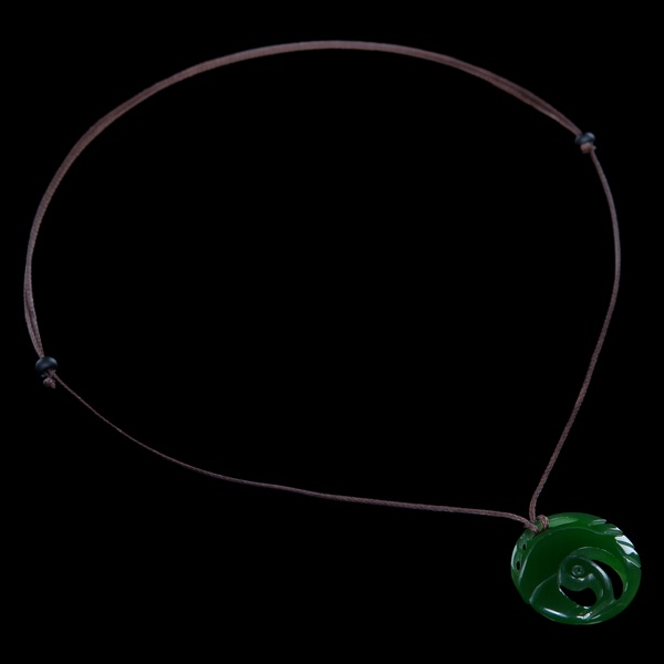 Wetaworkshop-shadowofthe-tombraider-laracroft-necklace-03.jpg