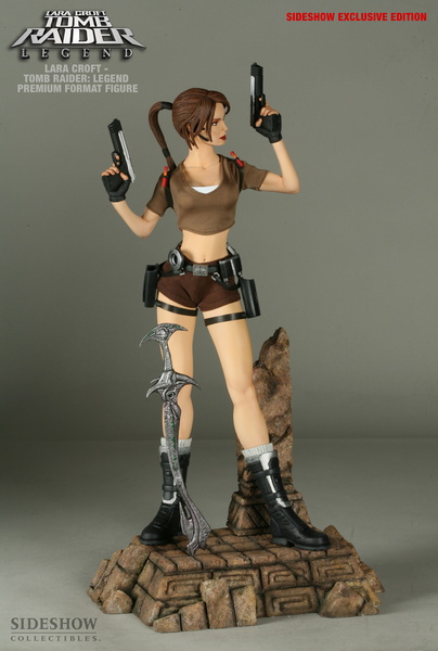 HQ_sideshow-laracroft-statue-exclu-2.jpg