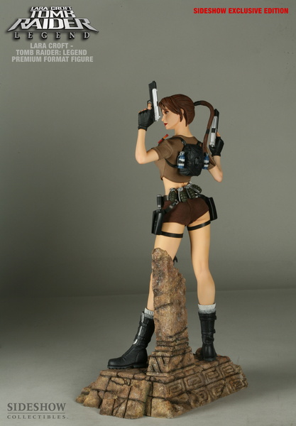 HQ_sideshow-laracroft-statue-exclu-3.jpg