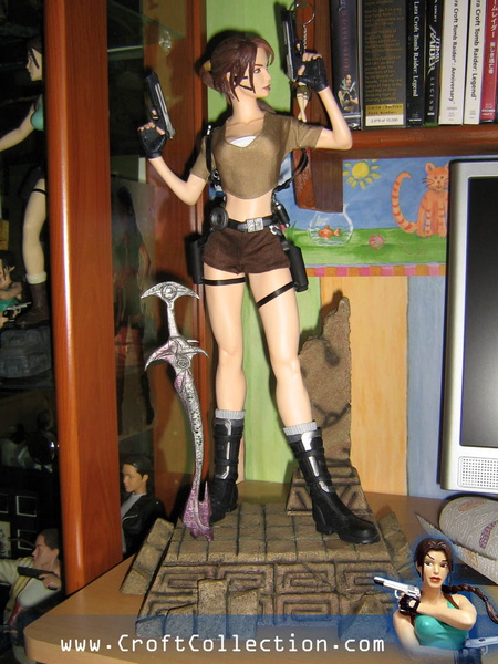 lara-croft-sideshow01