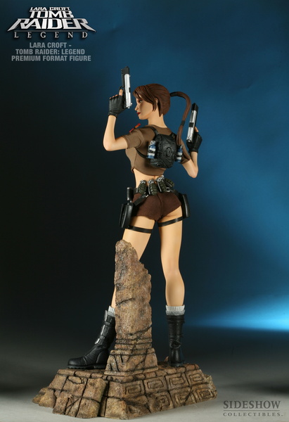 HQ_sideshow-laracroft-statue-prenium-2.jpg