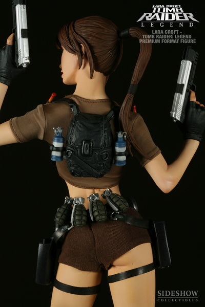 HQ sideshow-laracroft-statue-prenium-4