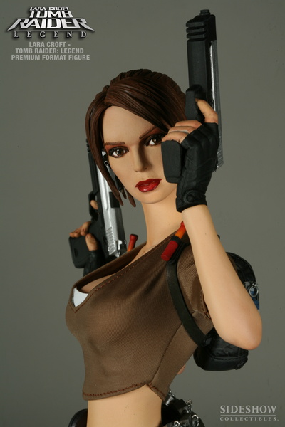 HQ_sideshow-laracroft-statue-prenium-5.jpg