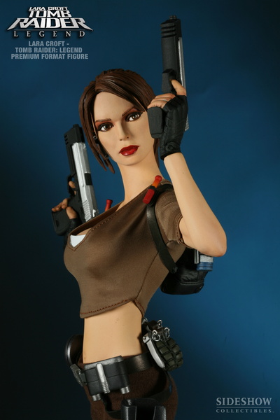 HQ_sideshow-laracroft-statue-prenium-7.jpg