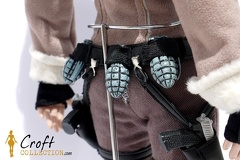 lara-croft-tonner-forging-excalibur (5)