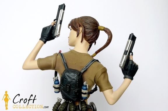 sideshow-laracroft-statue-prenium (1)