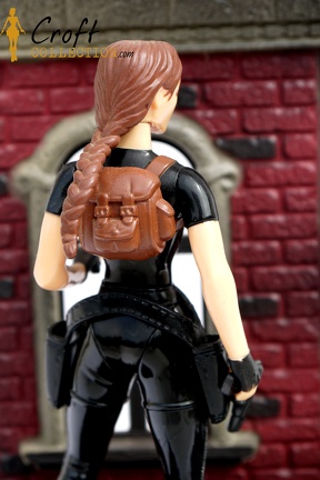 playmates-tombraider-doberman-dog-laracroft (5)