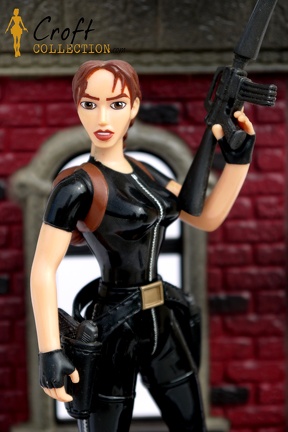 playmates-tombraider-doberman-dog-laracroft (1)