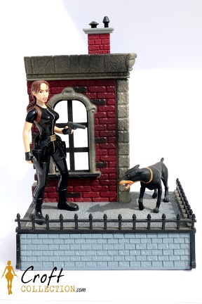 playmates-tombraider-doberman-dog-laracroft (2)