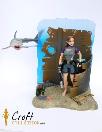 playmates-tombraider-sola-wetsuit-shark-laracroft (1)