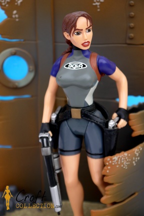 playmates-tombraider-sola-wetsuit-shark-laracroft (2)