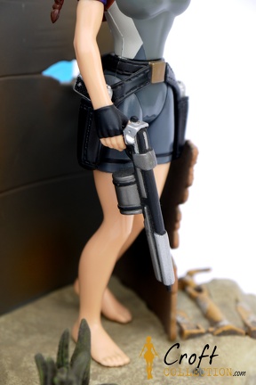 playmates-tombraider-sola-wetsuit-shark-laracroft (3)