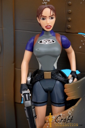 playmates-tombraider-sola-wetsuit-shark-laracroft (6)
