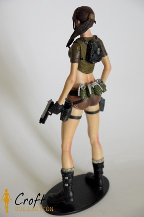 neca-tombraider-legend-classic-laracroft (1)